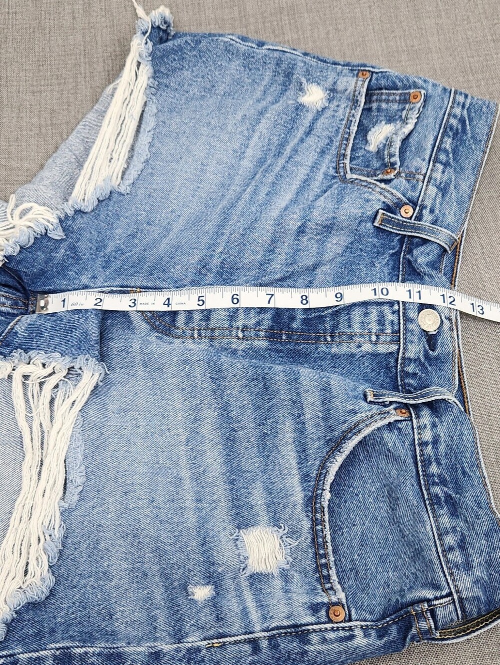 Levis 501 Button Fly Medium Wash Distressed Style 100% Cotton Denim Jean Short - Picture 9 of 9